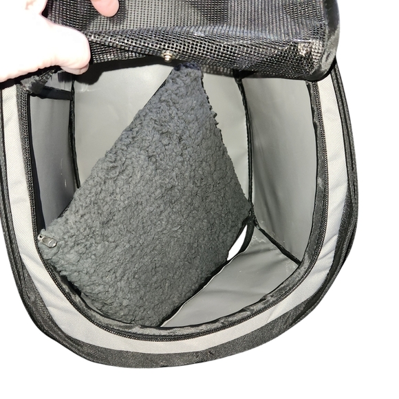 PET Carrier Small Up to 6 lbs New Condition Amazing Quality by You & Me - Picture 13 of 13